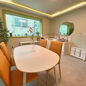 2* Maison d'hôtes Four Seasons House