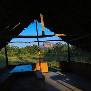 Rock Gate Resort Sigiriya
